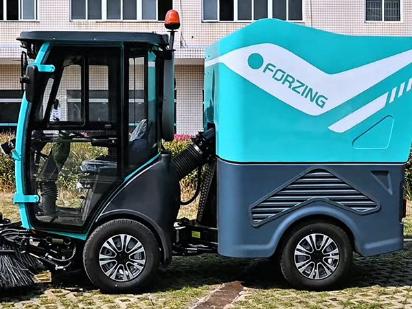 工廠內的狹窄過道、廠區內的綠道，純電動掃路機都能輕松清掃